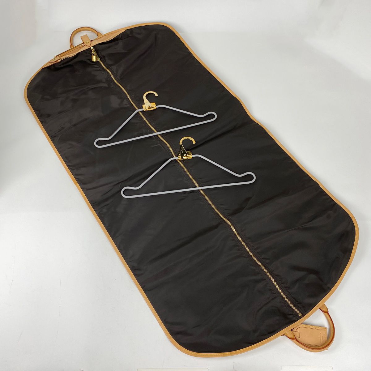 ルイ ヴィトン タイガ ベーリング ガーメントバッグ M30134 グリーン