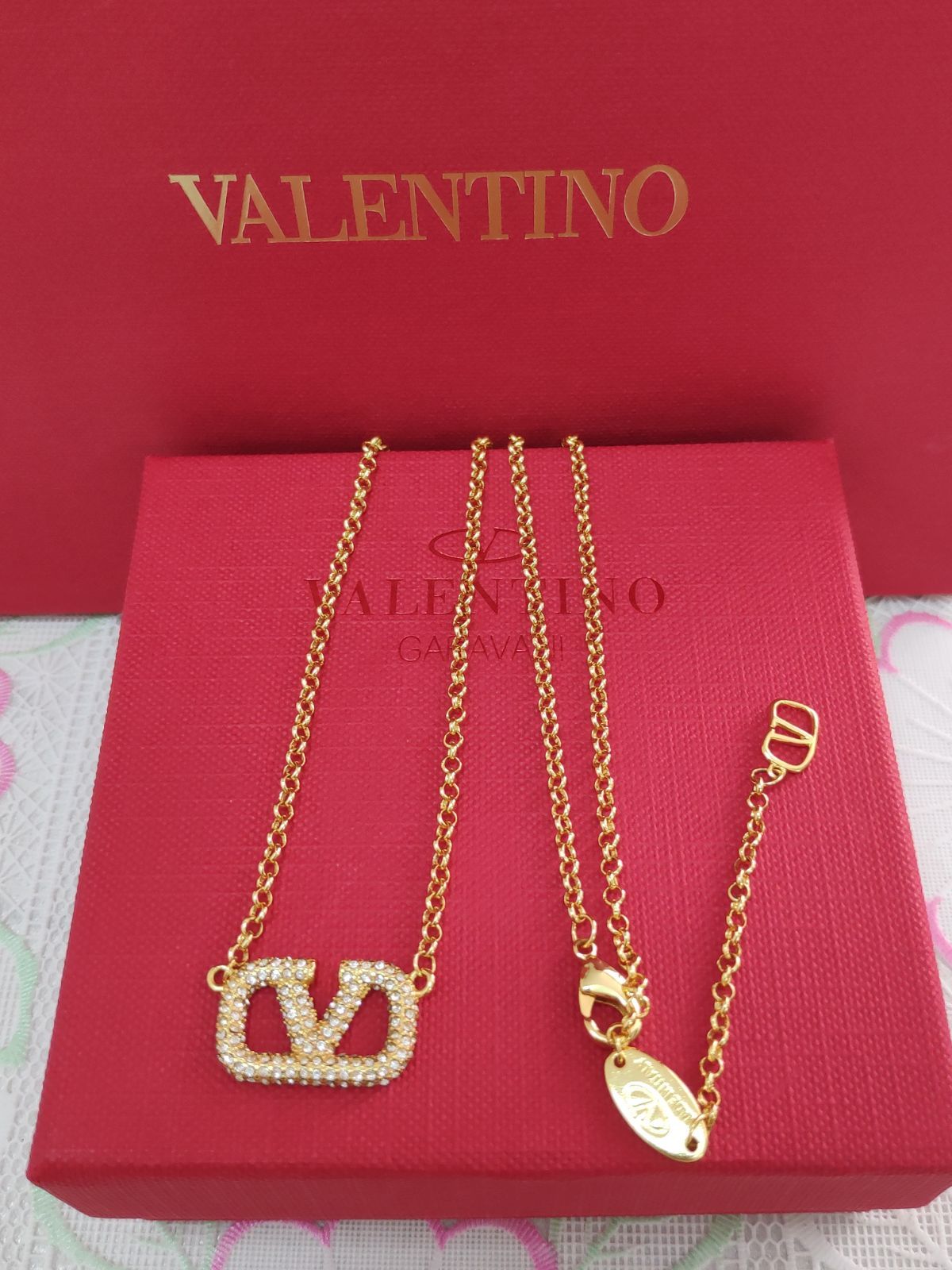 VALENTINO Vロゴネックレス ゴールド 美品 付属品完備 ラインストーンロゴネックレス ゴールド ヴィンテージ