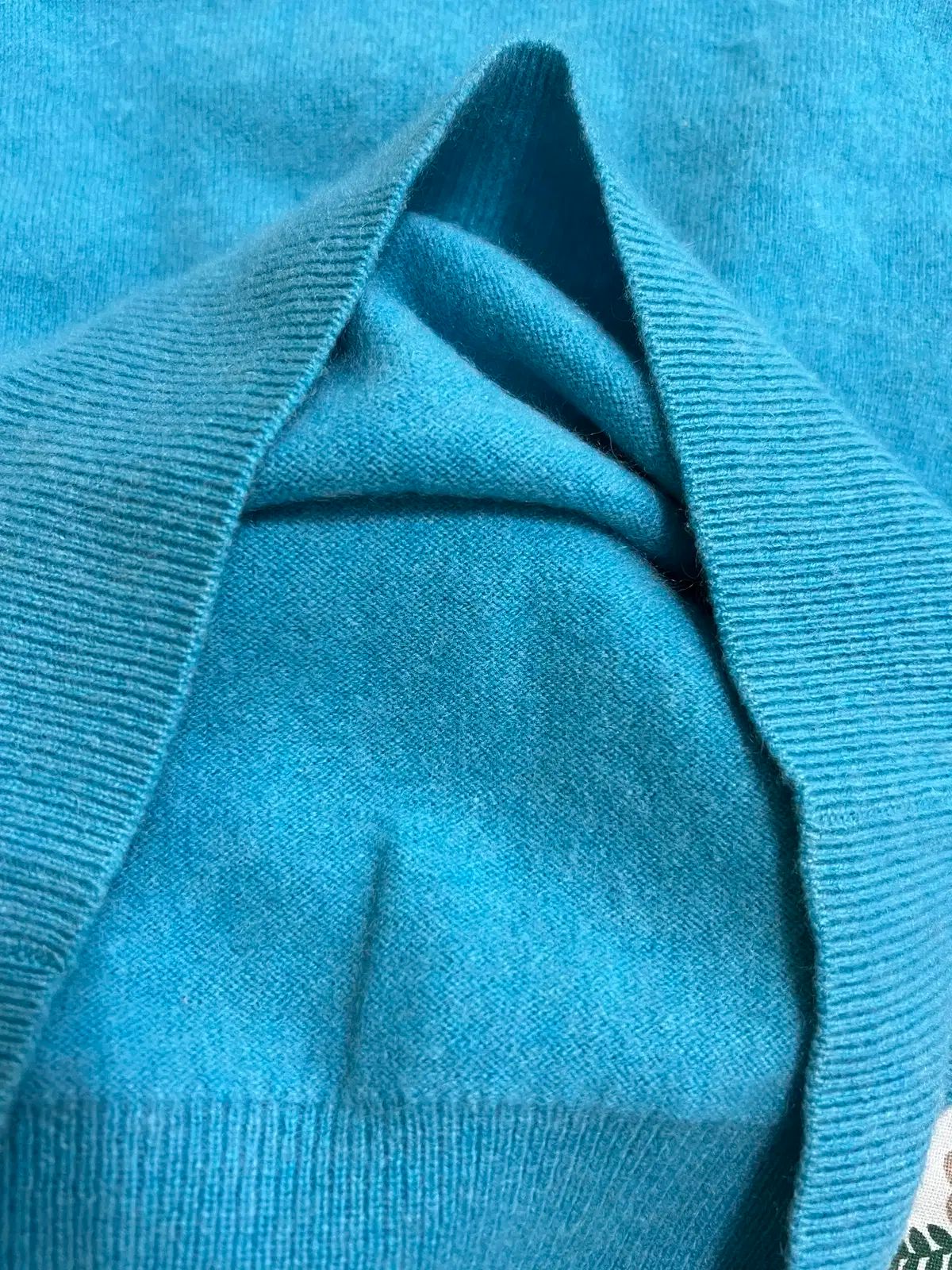 100 Vネックニット