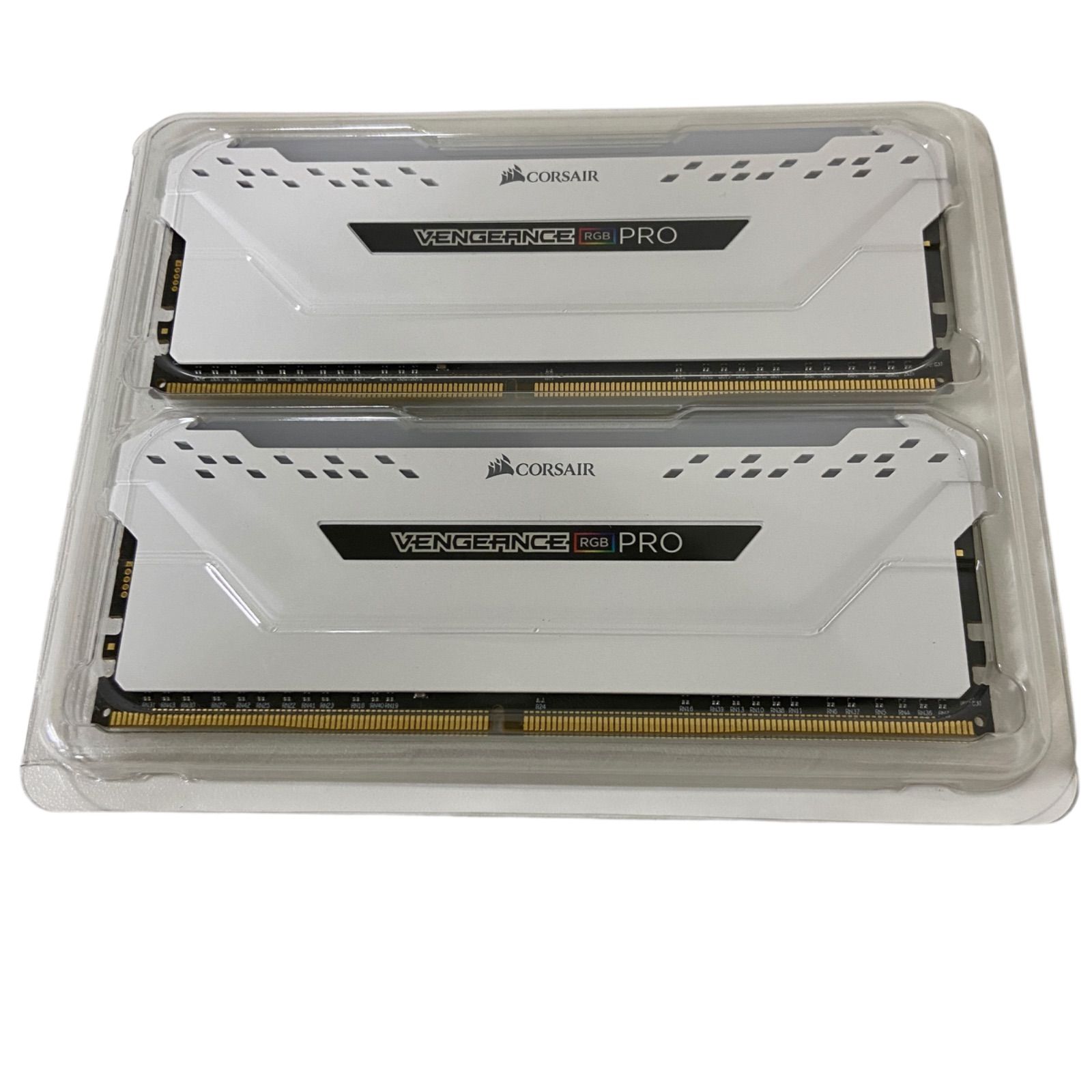 WJ20 CORSAIR コルセア VENGEANCE® RGB PRO 32GB 2 x 16GB DDR4 DRAM 3200MHz C16 メモリキット — ホワイト ゲーミングPC メモリー