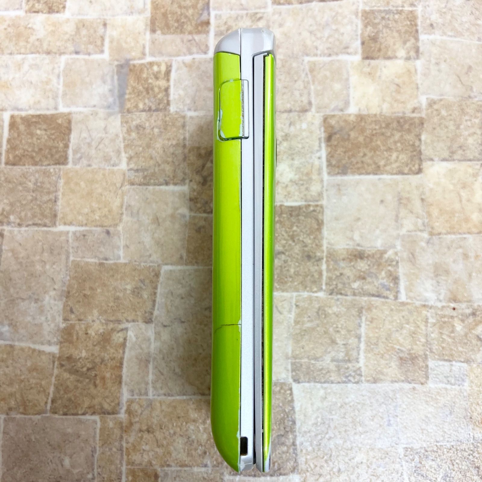 動作確認済】au GRATINA KYY06 本体のみ イエローグリーン 携帯電話