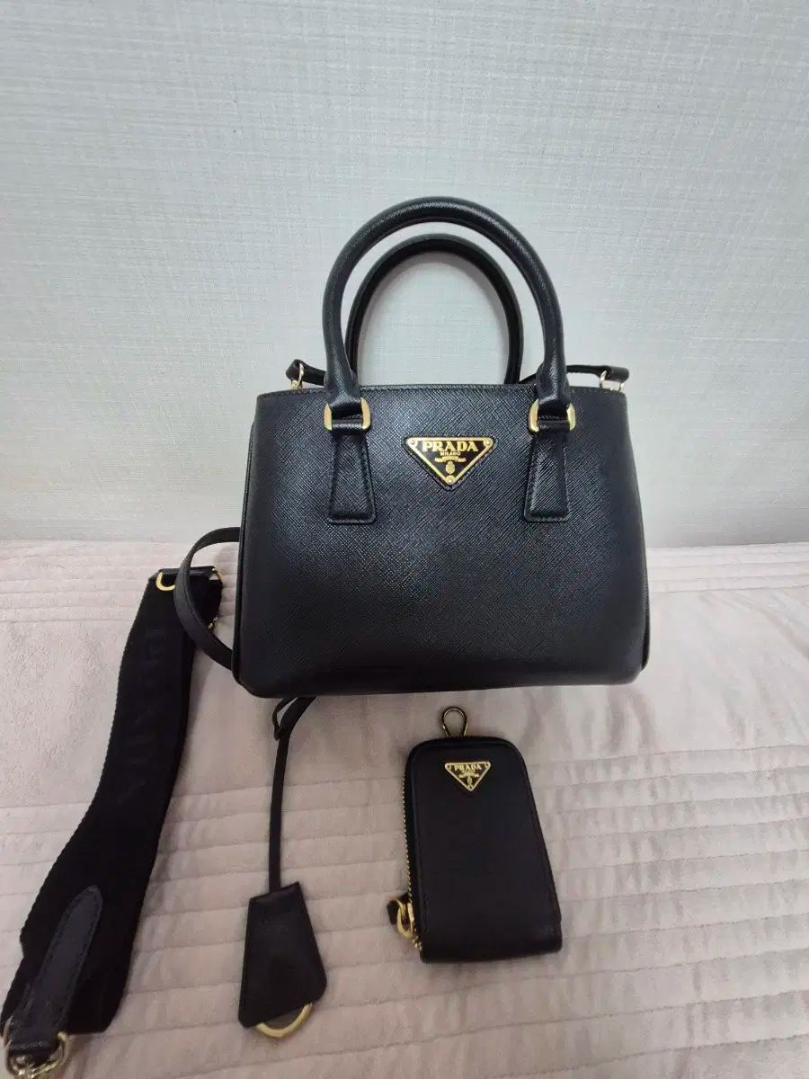 PRADA プラダ サフィアーノ ミニ 1BA296