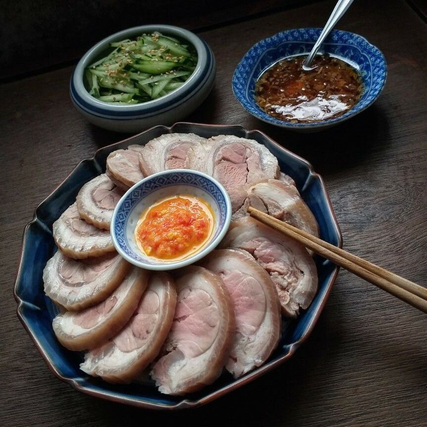 皮付き豚スネ肉（骨無し）0.8Kg以上〜1.1KG　アイスバインやスープなどに　Pork Hock Pork Knuckles