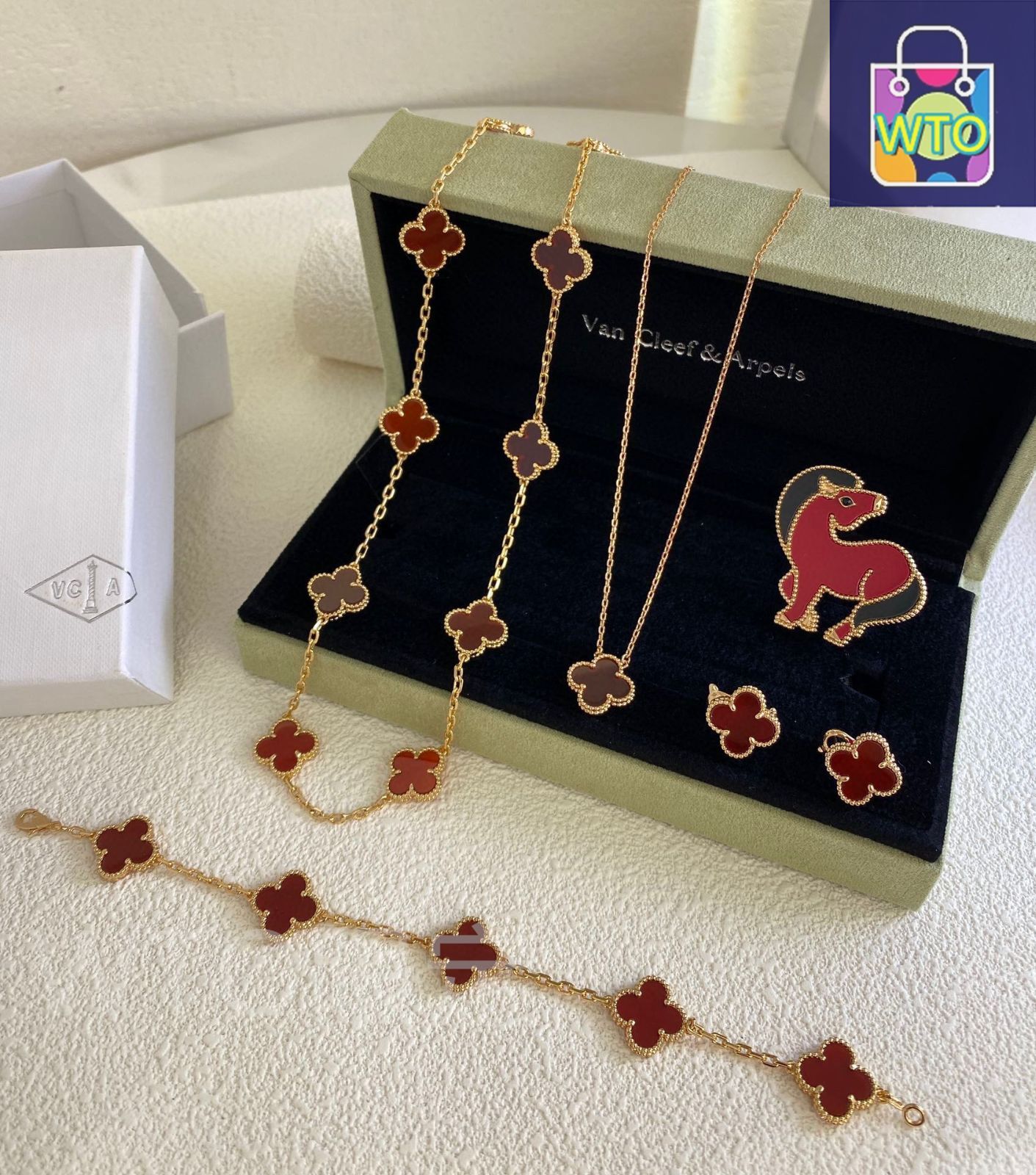 非売品 Van Cleef & Arpels ヴァンクリーフアーペル 写真立て 2025年最新】Van Cleef & Arpels フォトフレームの人気アイテム