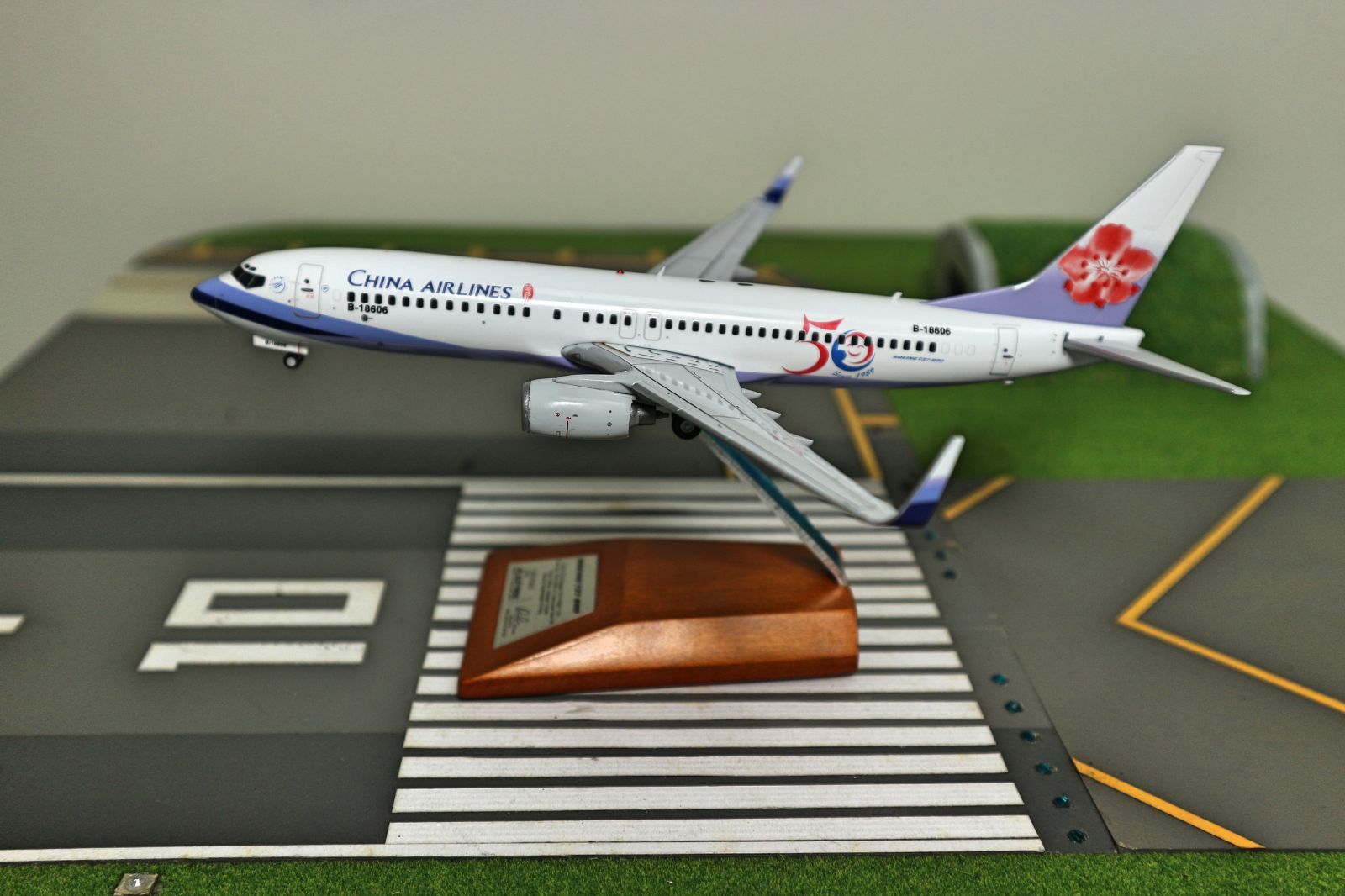 アルバトロス 1/200 CHINA AIRLINES B737-800 完成品 アルバトロス 1/200 CHINA AIRLINES B737-800 完成品 0601GR