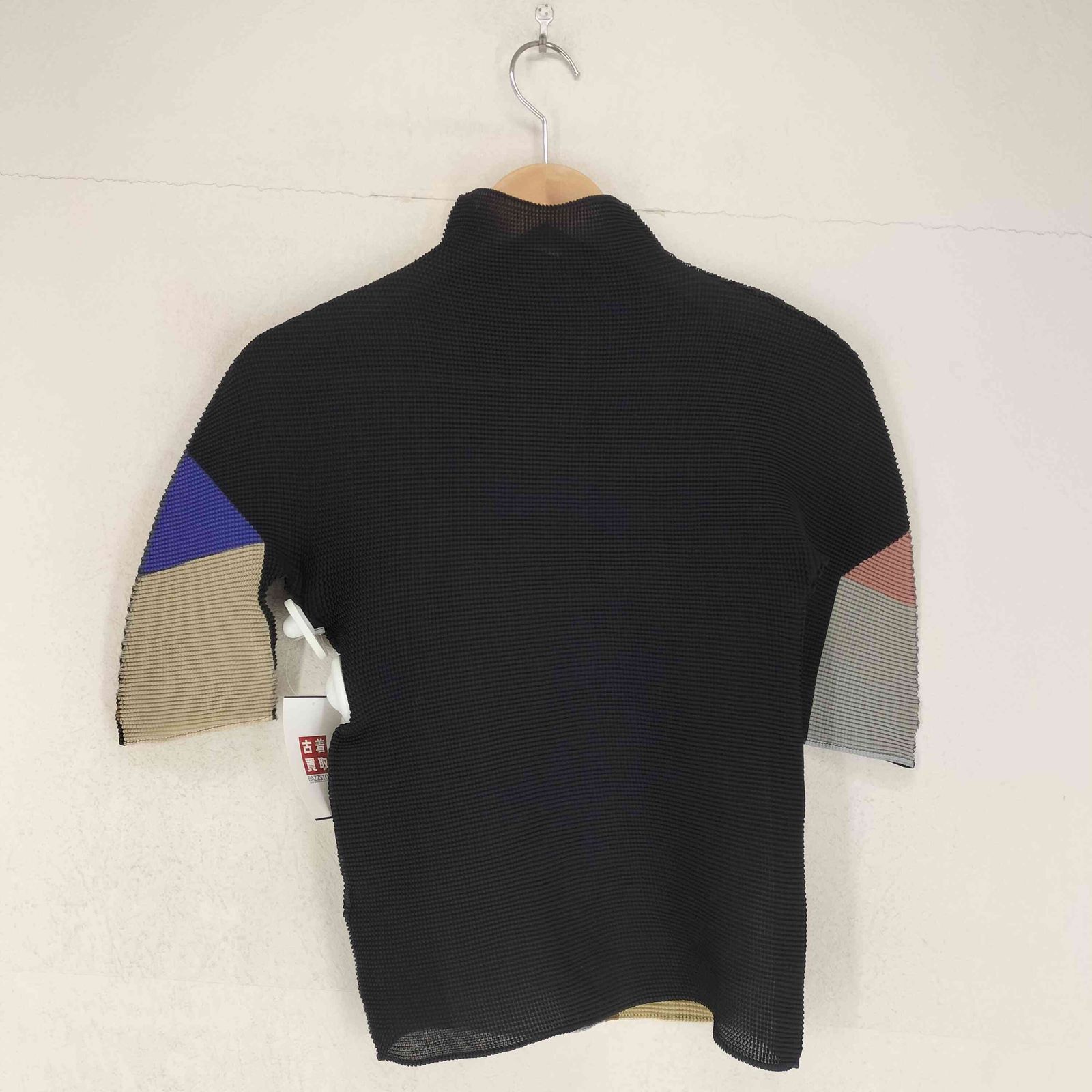 ミー イッセイミヤケ me ISSEY MIYAKE イラストデザインプリーツトップス レディース 表記無