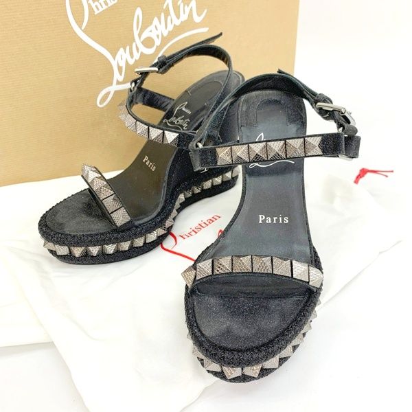 新品！箱 付属品付き。ルブタン  スタッズウェッジサンダル 新品！箱 付属品付き。ルブタン スタッズウェッジサンダル