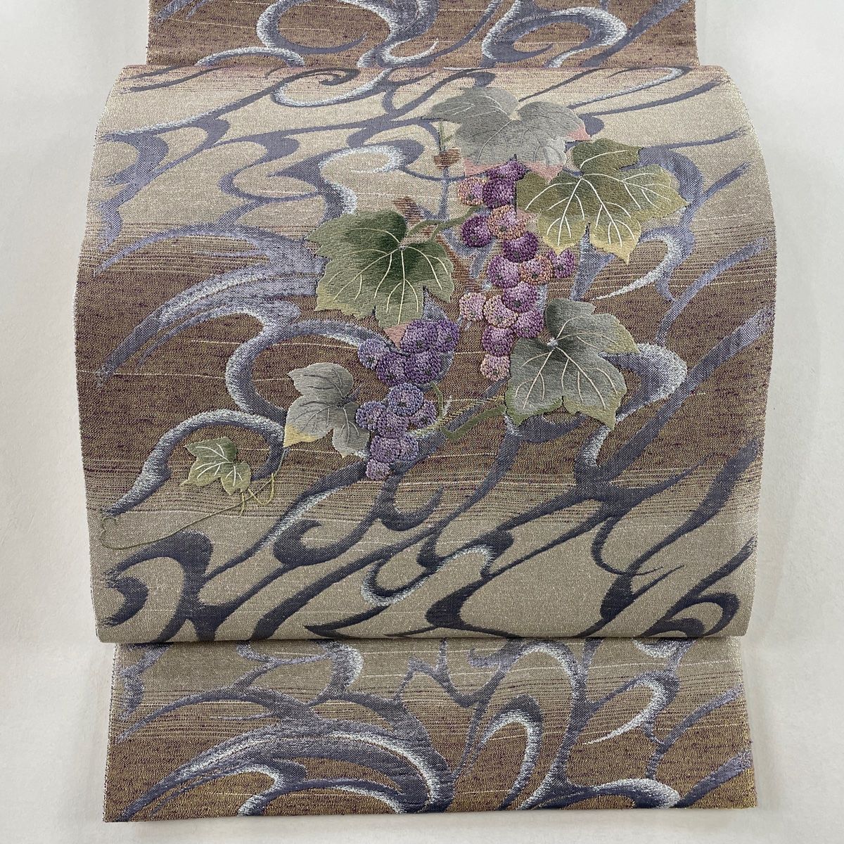袋帯 美品 名品 蒋雪英 落款 葡萄 流水 刺繍 箔 灰茶 お太鼓柄 正絹