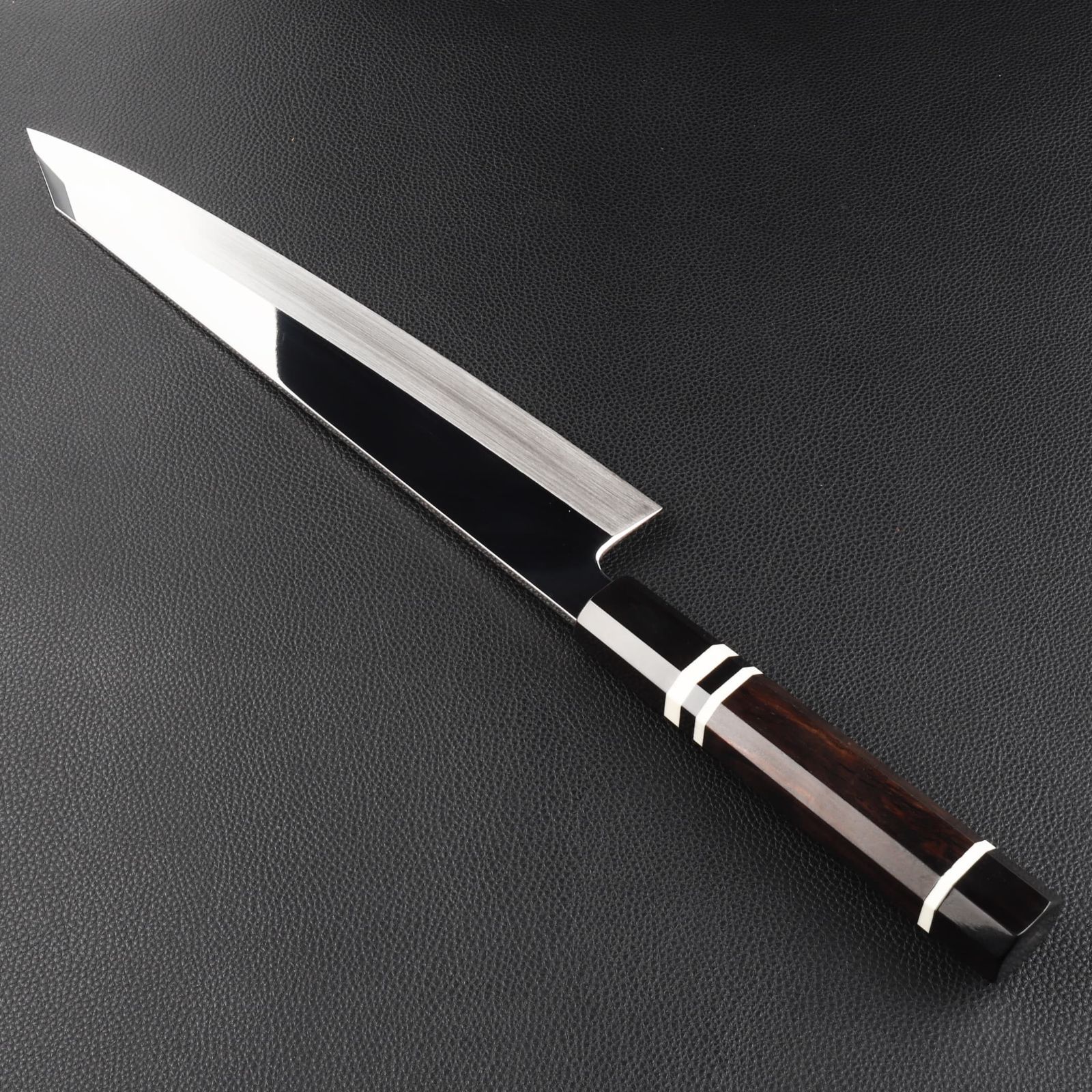 7555切付型特大牛刀 尺一ウルトラ鏡面仕上げ 両刃刺身包丁 黒檀五本銀巻八角柄 楽天市場】切付柳刃包丁 尺（刃渡り300mm）ウルトラ鏡面仕上げ