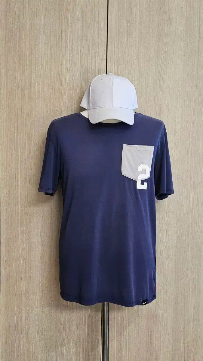 (限定モデル廃盤品) NIKE カイリー Tシャツ M + 大きいサイズ ベースボールキャップ 白 free
