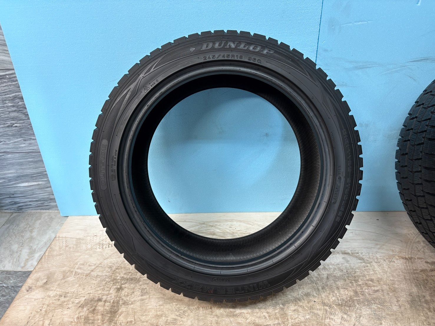 245|45|R18 ＷＭ01 バリ山 スタッドレス ダンロップ WINTER MAXX ＷＭ01 18インチ ４本セット R18No3