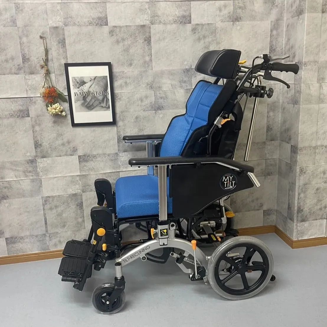 マイチルトコンパクト MH-CR3D リクライニング・ティルト介助式車椅子