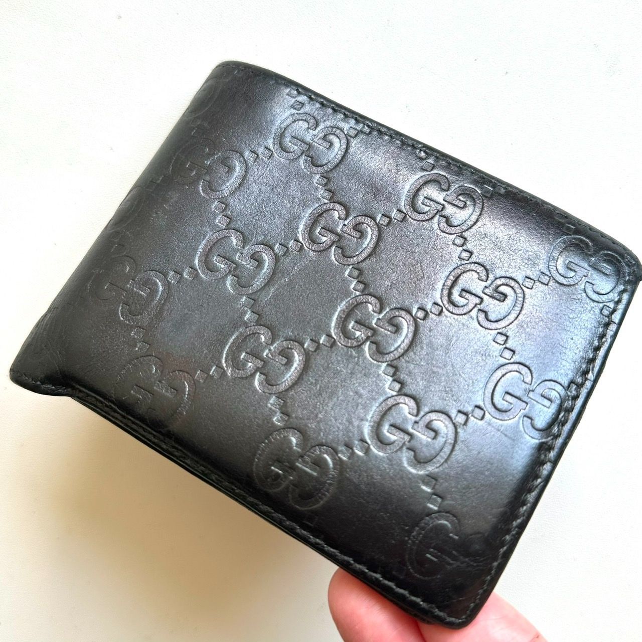 GUCCI　グッチ　アヴェル　二つ折り財布　シマレザー　カードケース　ブラック グッチ GUCCI 二つ折り財布 カードケース シマ ブラック - メルカリ
