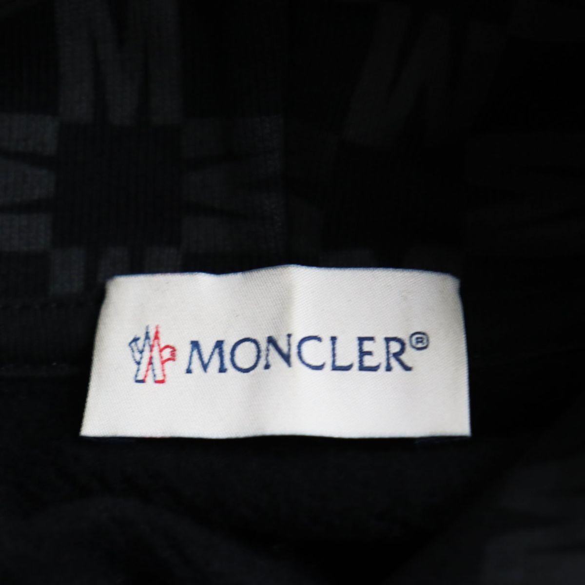 美品○2022年製 MONCLER モンクレール ロゴワッペン付 ロゴ総柄