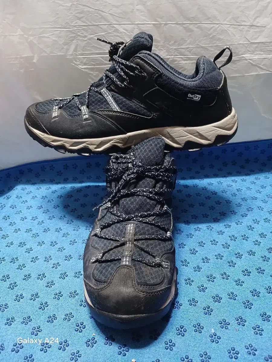 270 Columbia コロンビア 防水 トレッキングシューズ 登山靴 4122