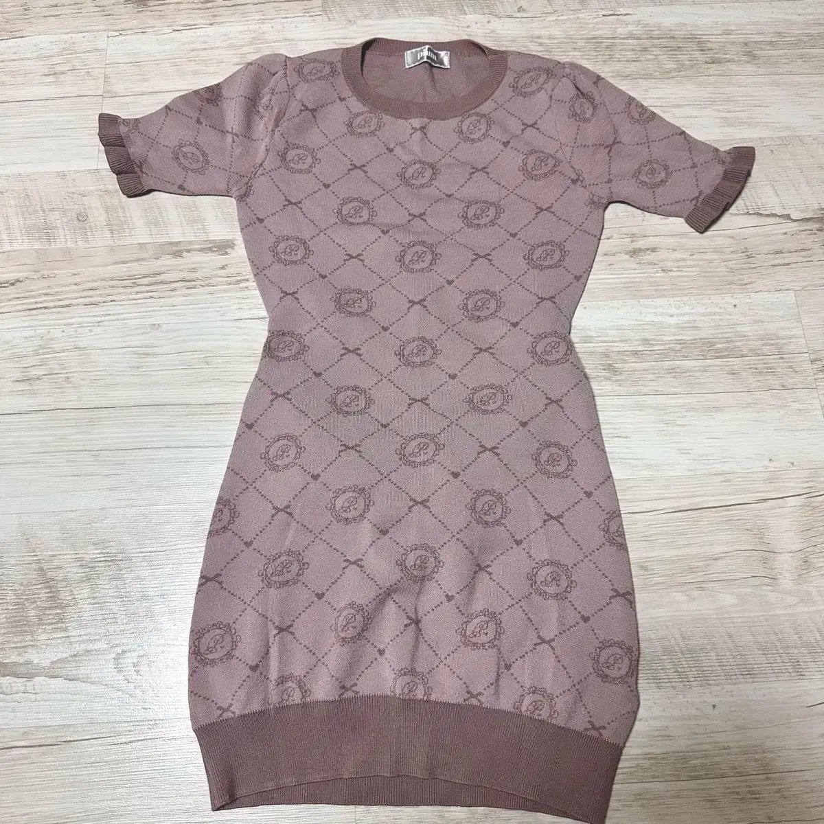 美品】サンローラン 長財布 ホワイト フラップ Vステッチ キャビア