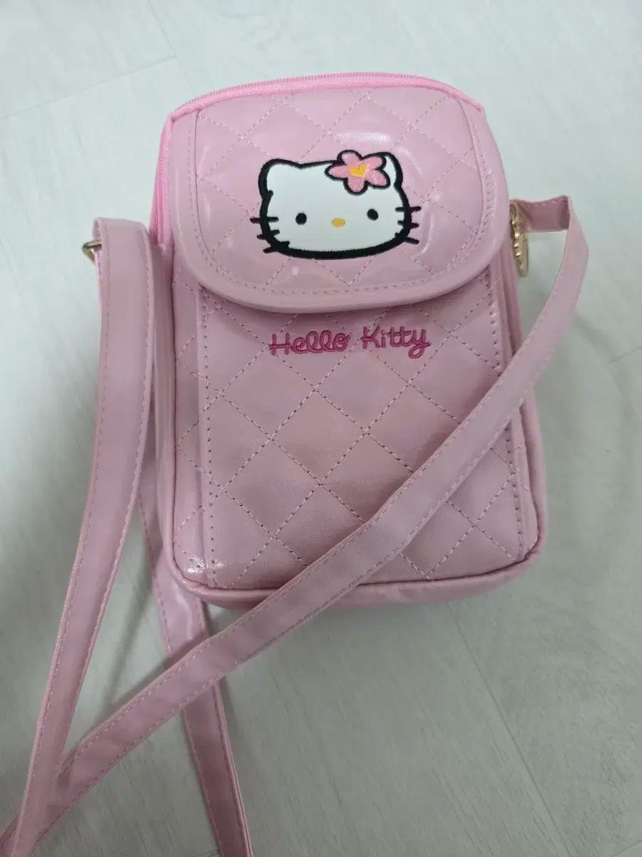 ハローマイネームイズ キティ クオート クロスボディバッグ 姪へのプレゼント