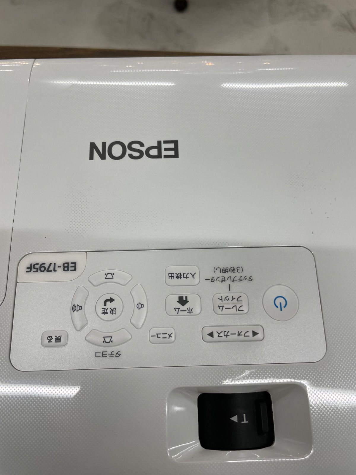 フルHD 3200ルーメン