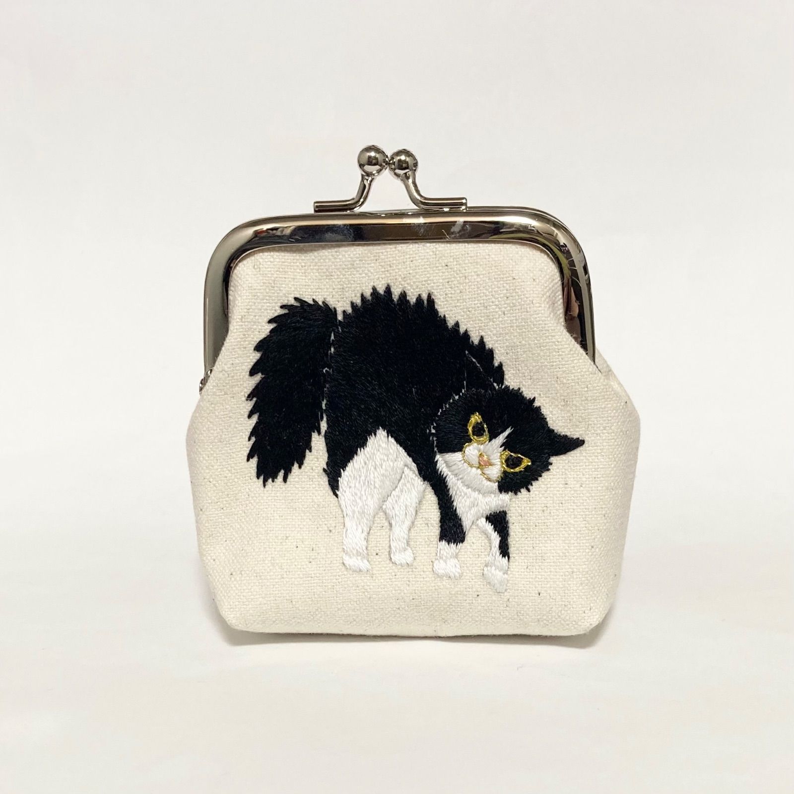 はちわれ黒白猫猫のやんのかがま口ポーチ財布 ハンドメイド