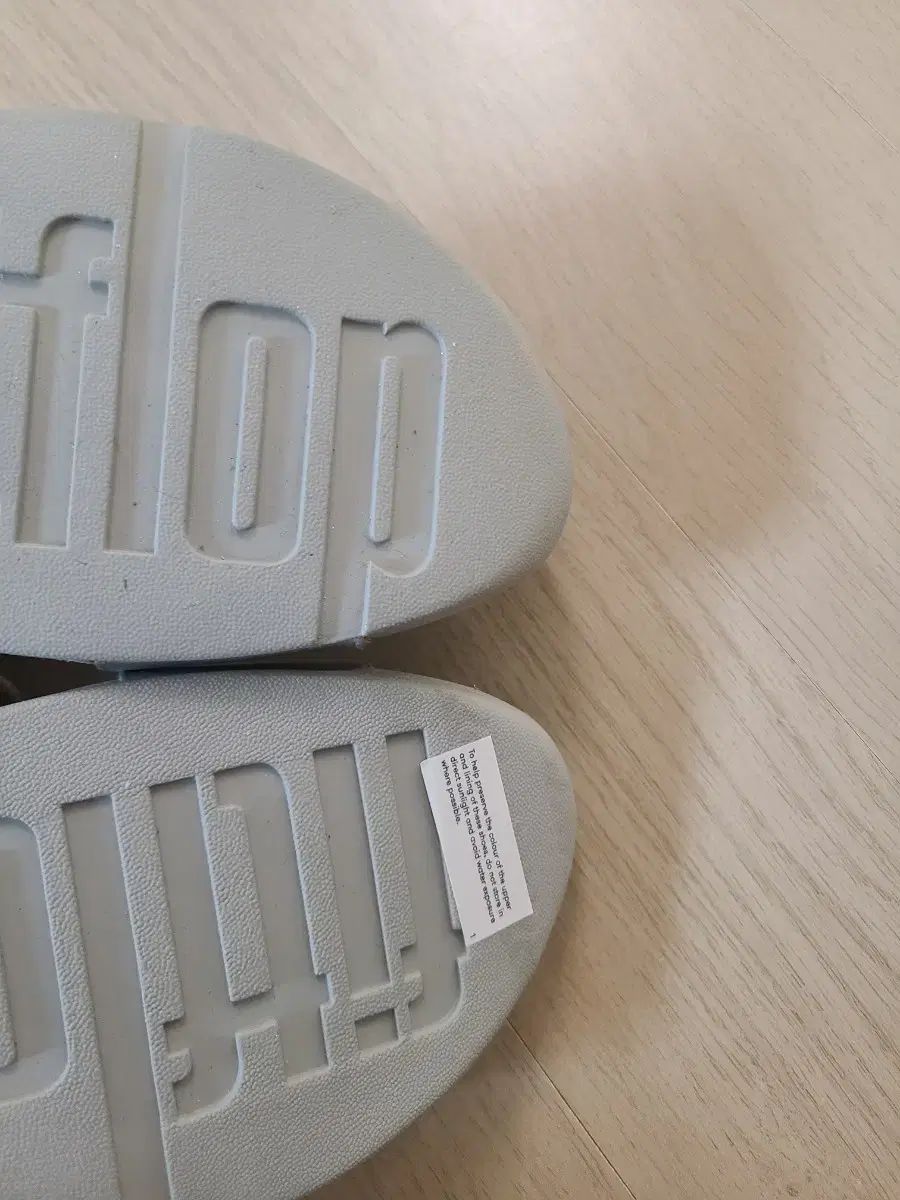 フィットフロップ