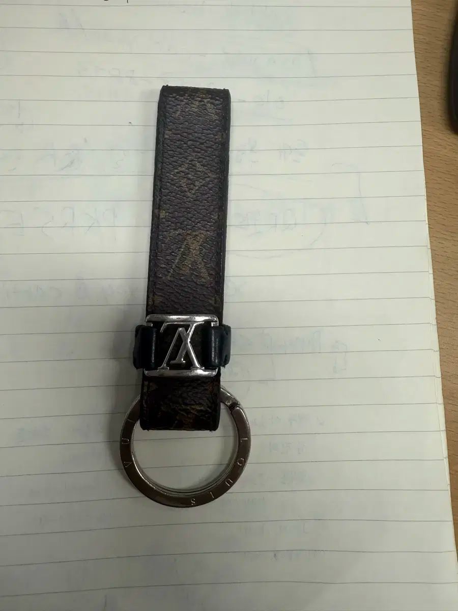 ヴィトン キーホルダー ヴィヴィエンヌチャーム モノグラム エクリプス