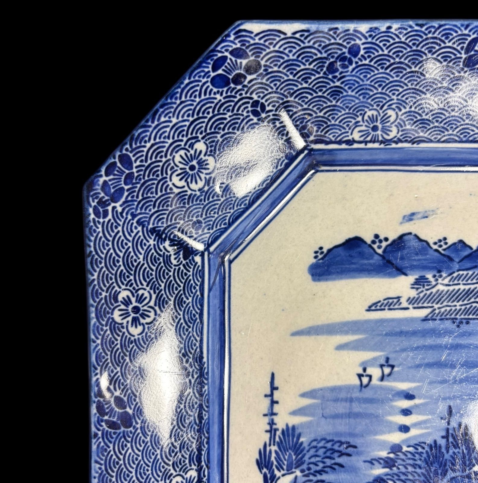 美品　古伊万里　陶器　年代物　盛り皿　角皿　八角絵皿　線画　山水の絵柄が素敵な 美品 古伊万里 陶器 年代物 盛り皿 角皿 八角絵皿 線画 山水
