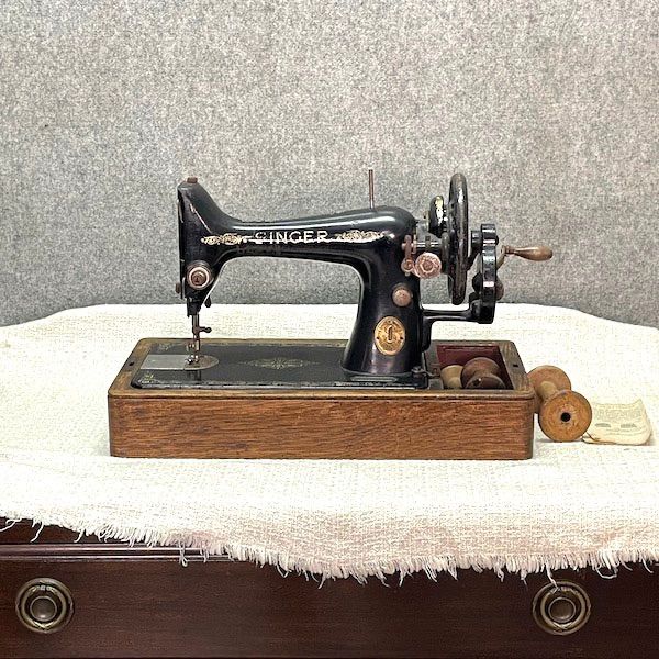 ☆レトロ!SINGER シンガー 手回しミシン 木製ケース⁄カギ付 USED品