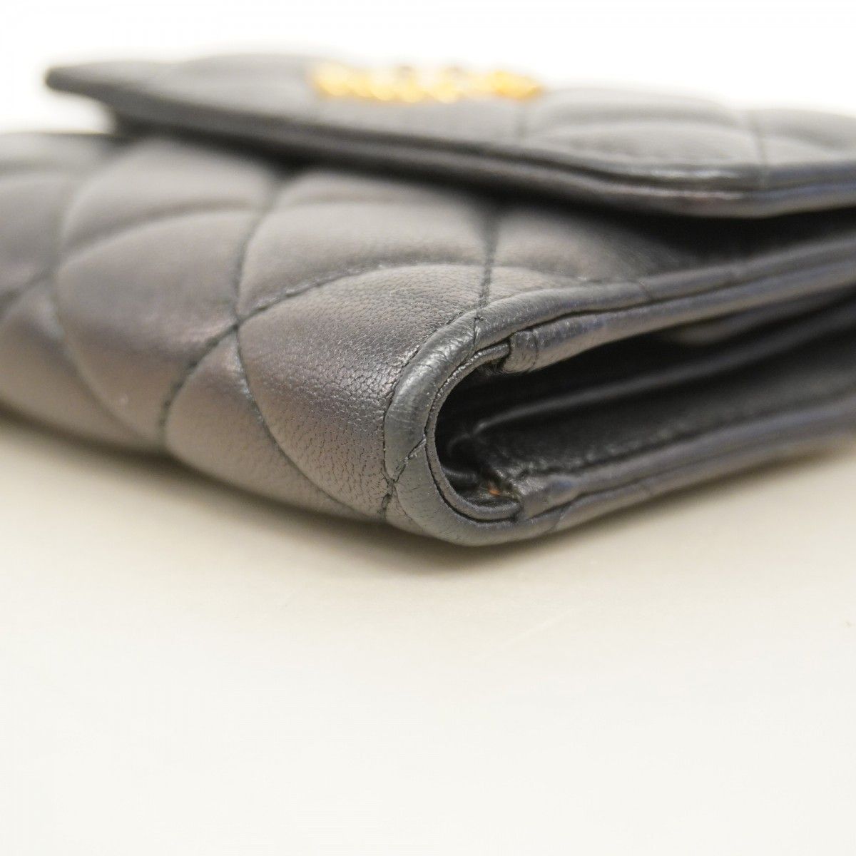 ブラック ゴールド金具