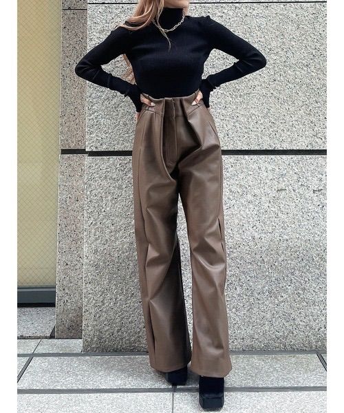 フェイクレザーデザインパンツ