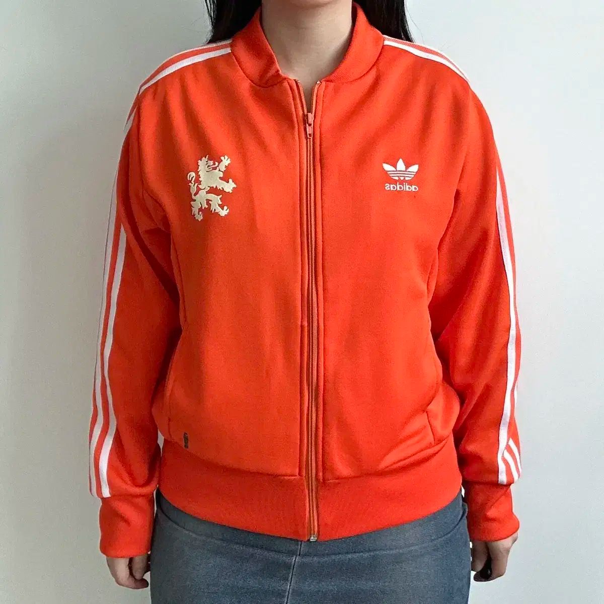 オランダ トラックトップス