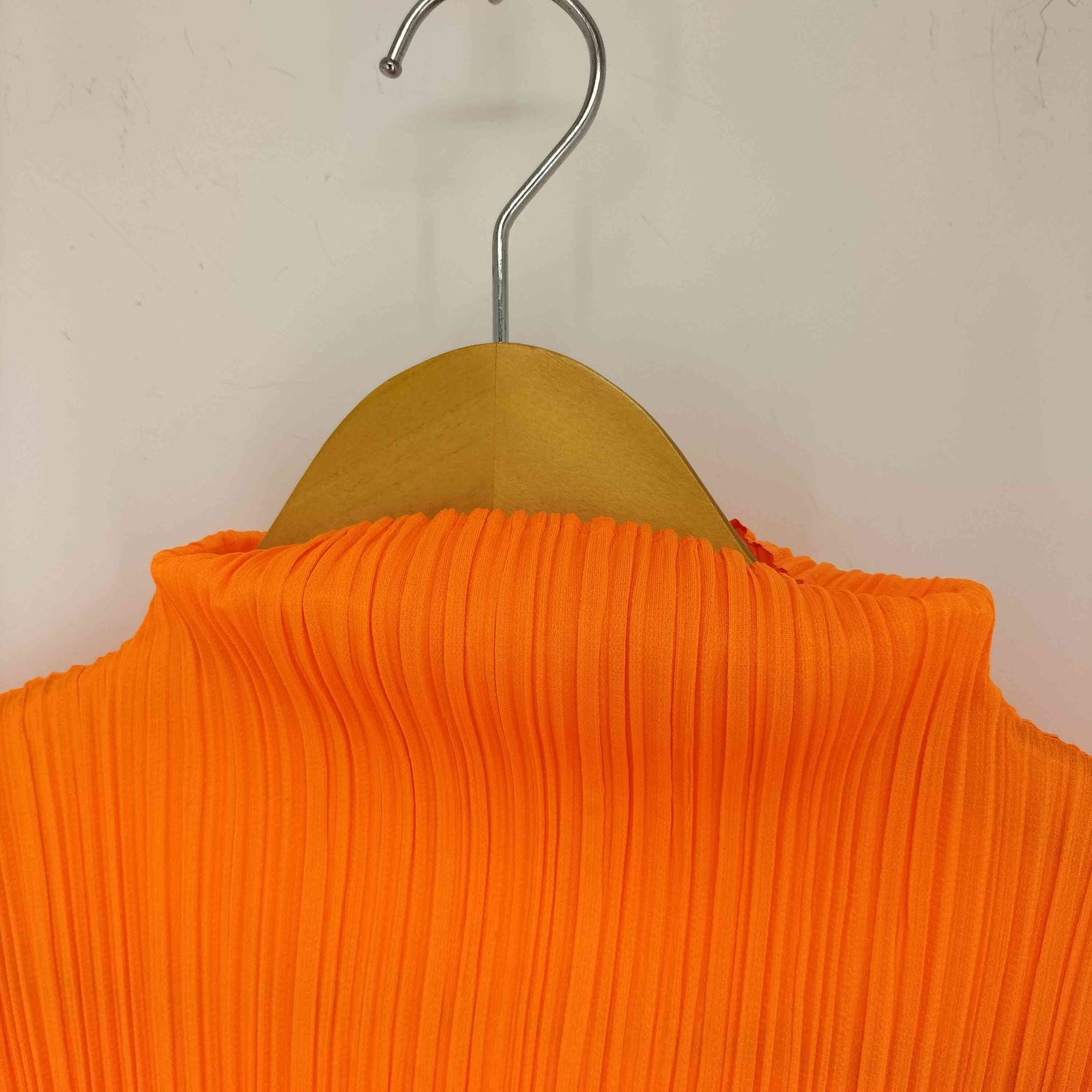 【イッセイミヤケ】 PLEATS PLEASEアラレ半袖カットソー PLEATS PLEASE ISSEY MIYAKE（カットソー(半袖/袖なし)）の