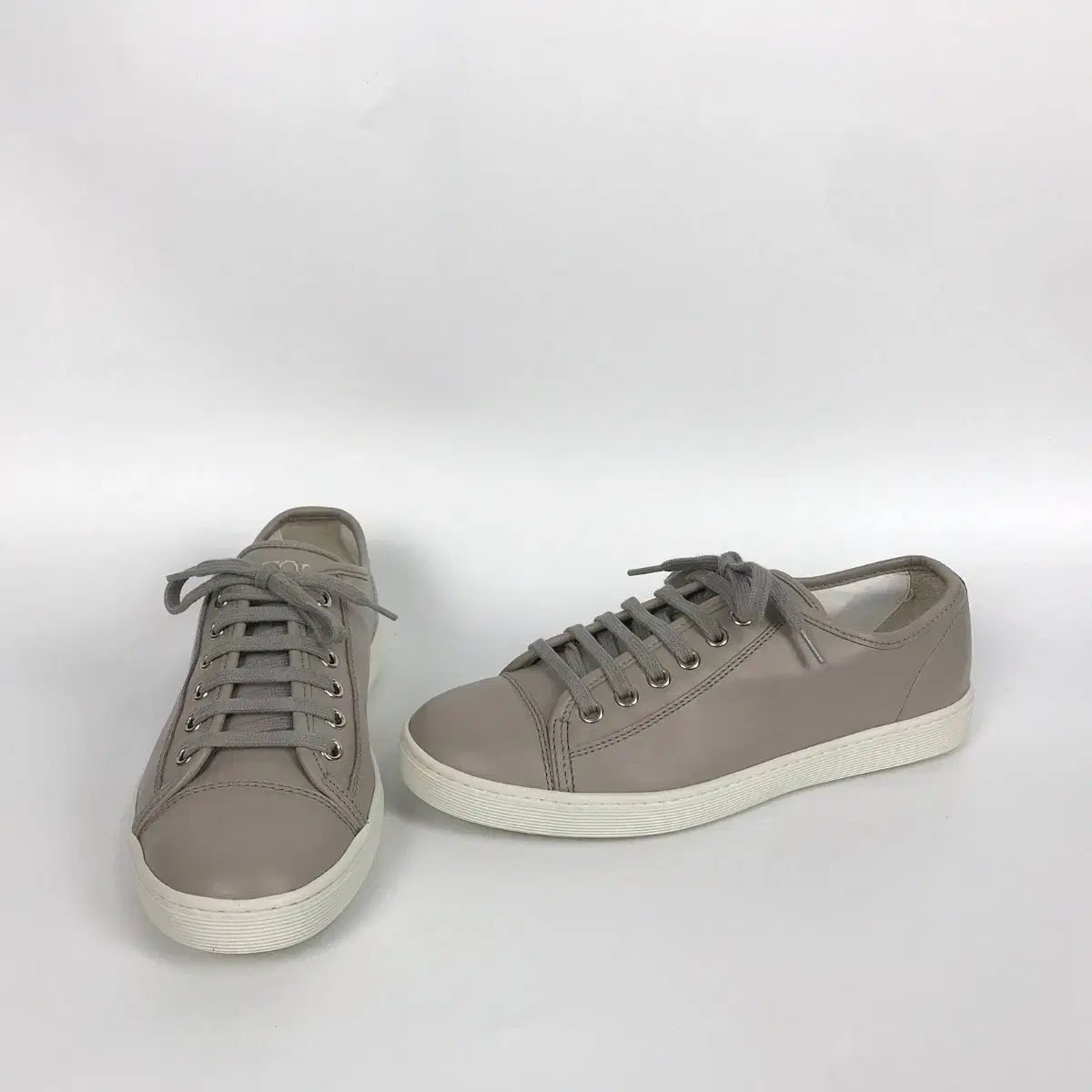 美品TOD‘S  スタッズ　靴　37 TOD'S(トッズ) TODS スニーカーズ 靴 レディース 37 （ 240