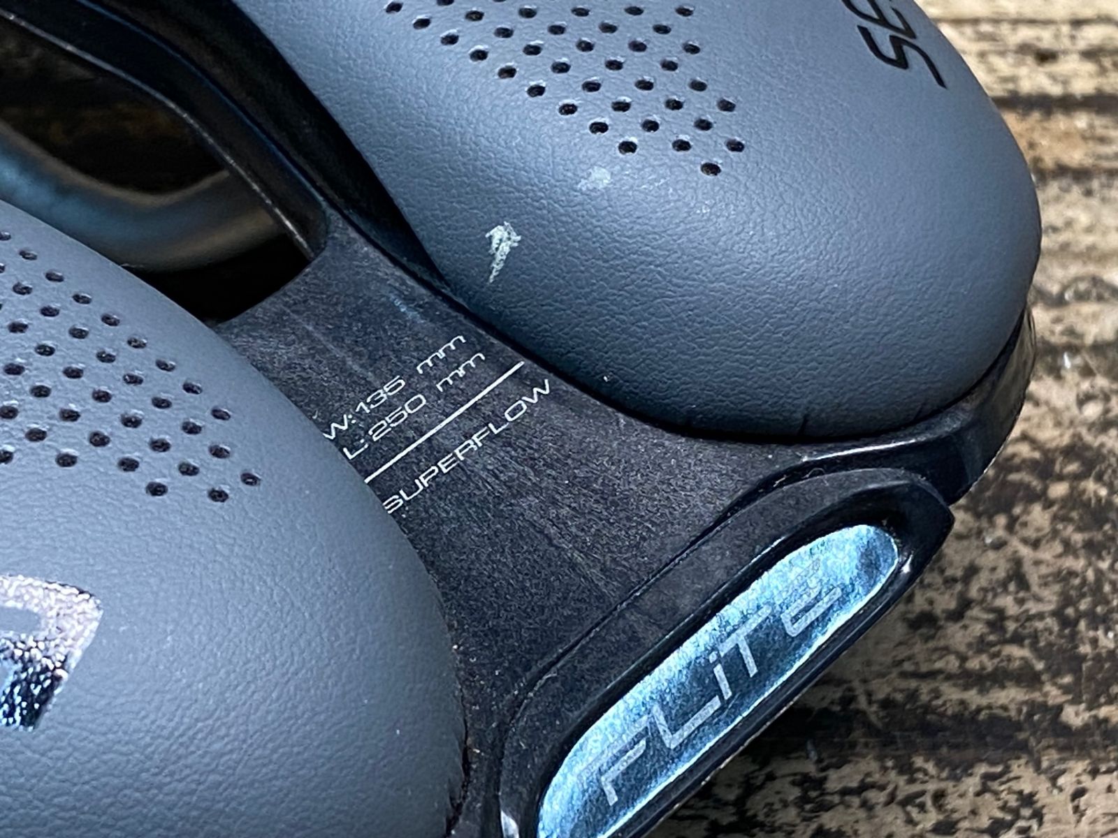 全国送料無料! JI705 セライタリア selle italia FLITE BOOST GRAVEL SUPERFLOW サドル Ti316レール