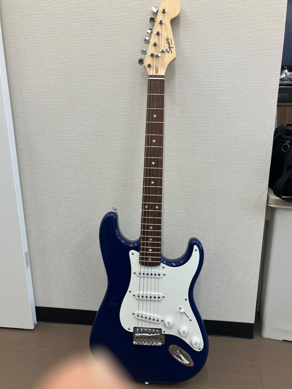 Squier ストラトキャスター ダークブルー - メルカリ