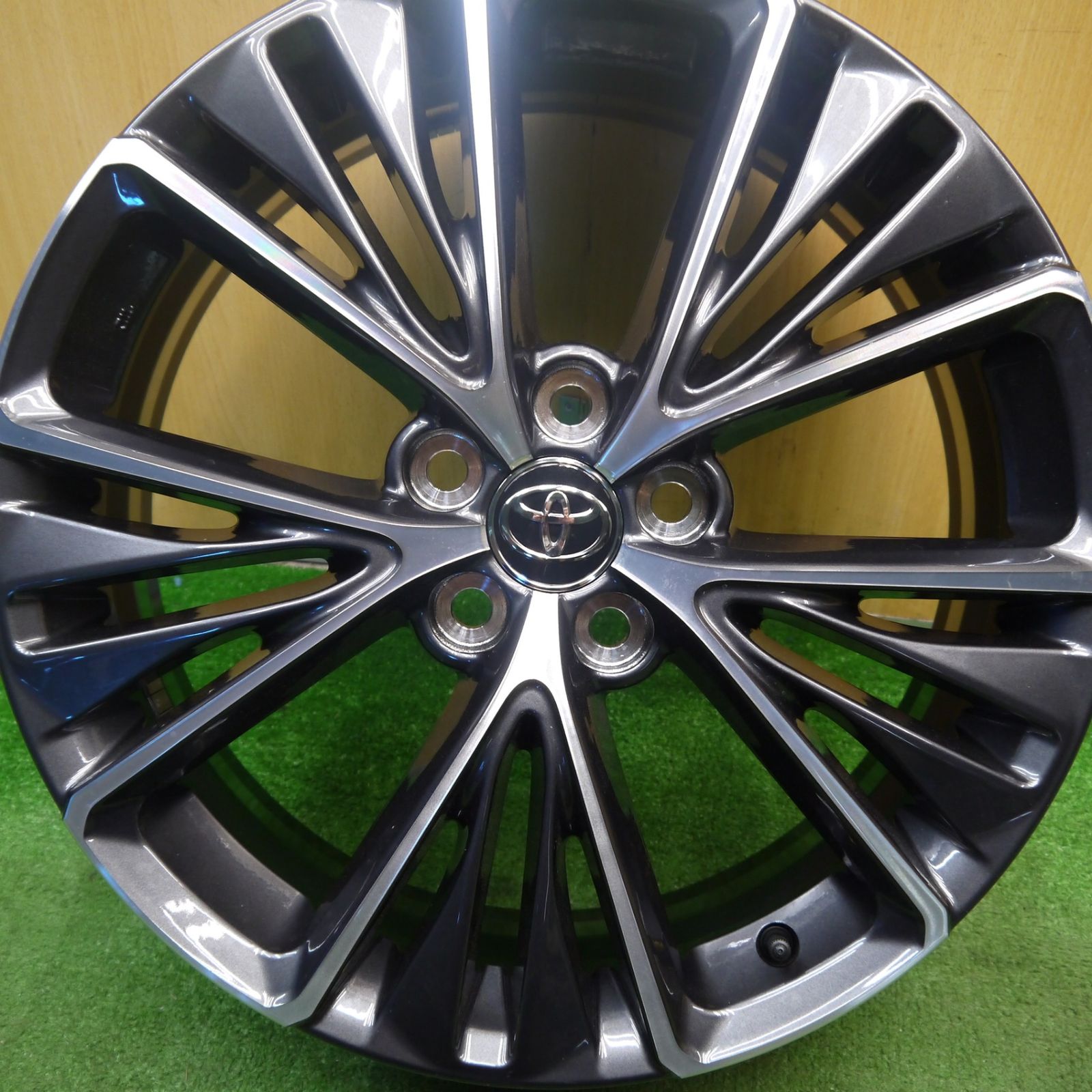 新車外し 1本 トヨタ 60系 プリウス Zグレード 純正 ホイール 19インチ 19×6.5J PCD114.3|5H 5031412Hホ