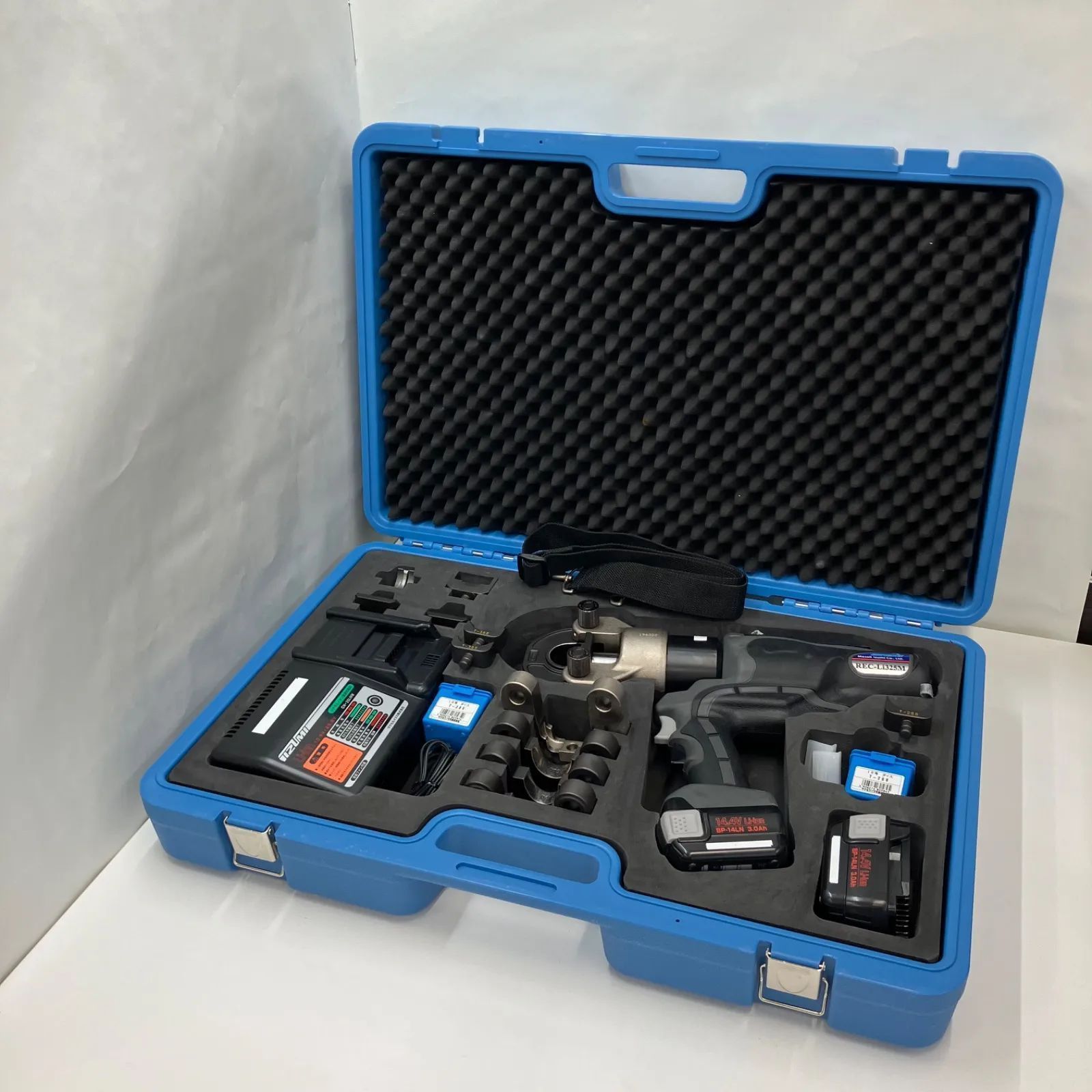 000907 IZUMI E ROBO REC-LI 325 M 充電油圧式 工具