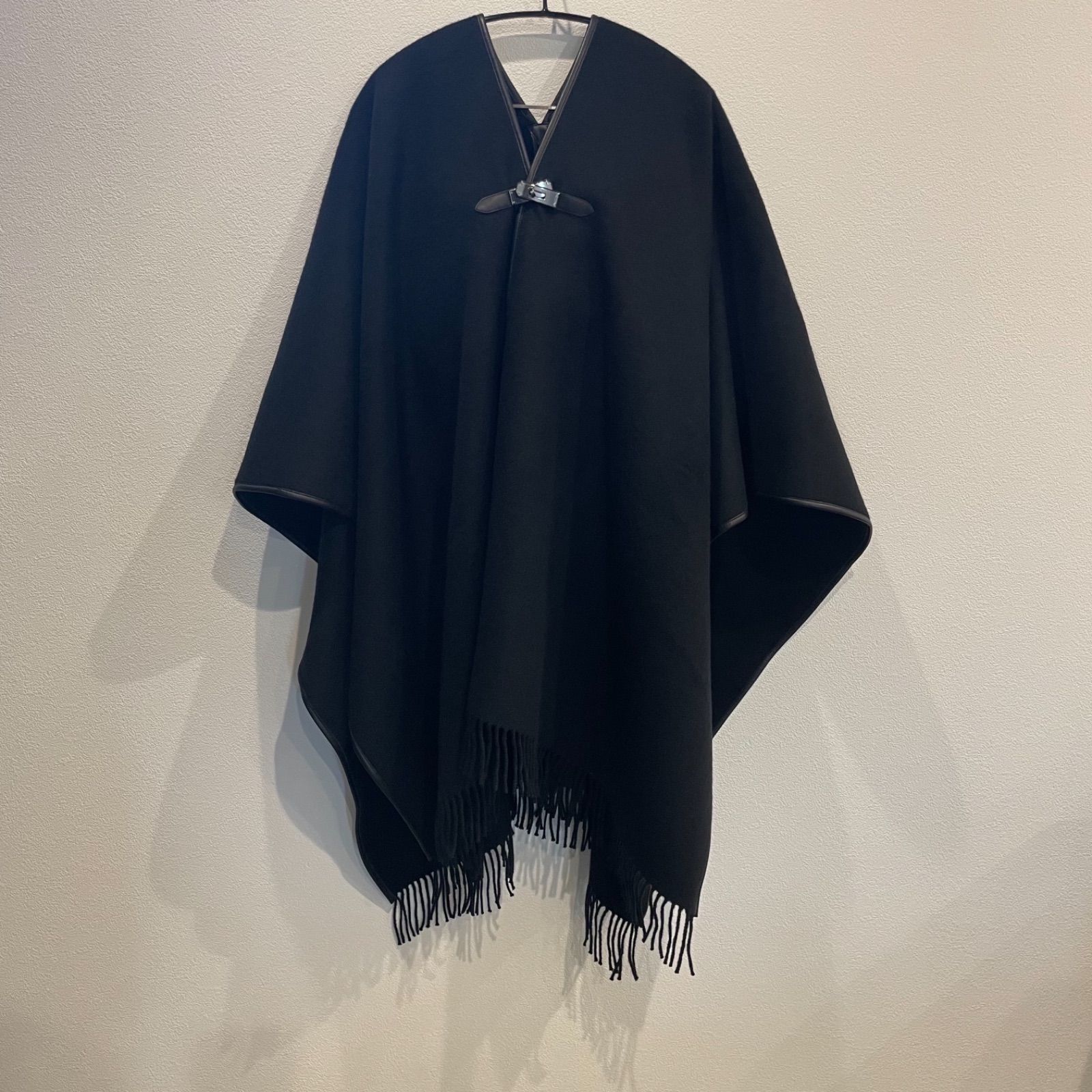 未使用 HERMES エルメス タッセル付ポンチョ ロカバール ムタード ブルー