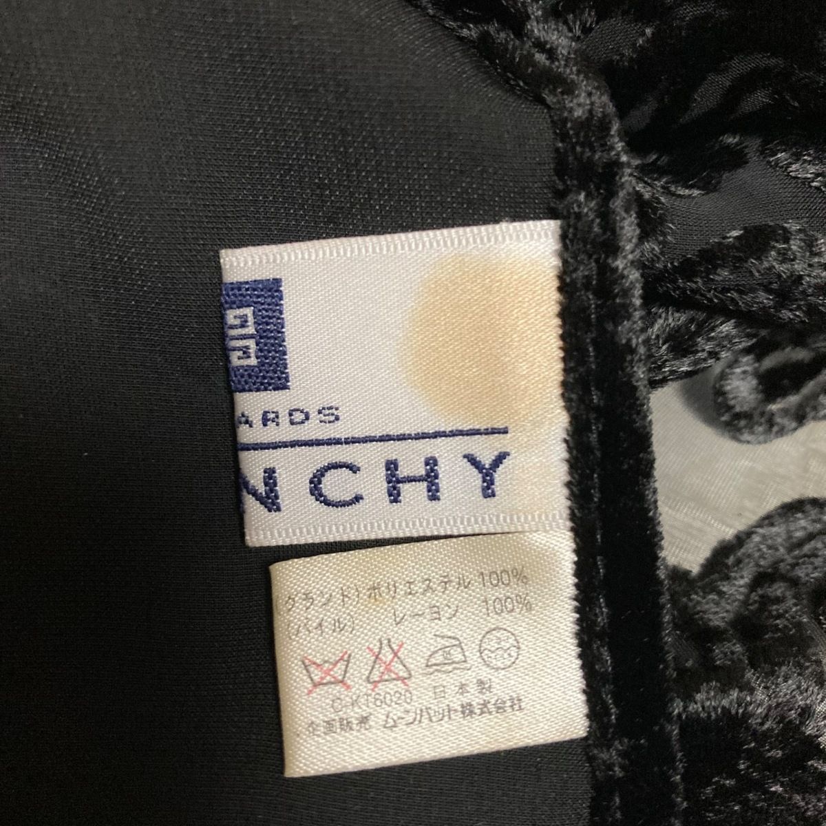 - 黒