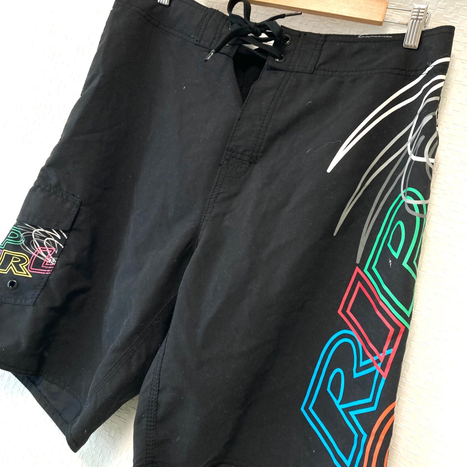 【RIP CURL】リップカール サーフ パンツ 水着 海パン スイム ウェア ハーフパンツ 夏 プール リゾート ストリート ロゴマーク ブラック 黒 メンズ 男性 サイズ34／M8541UU