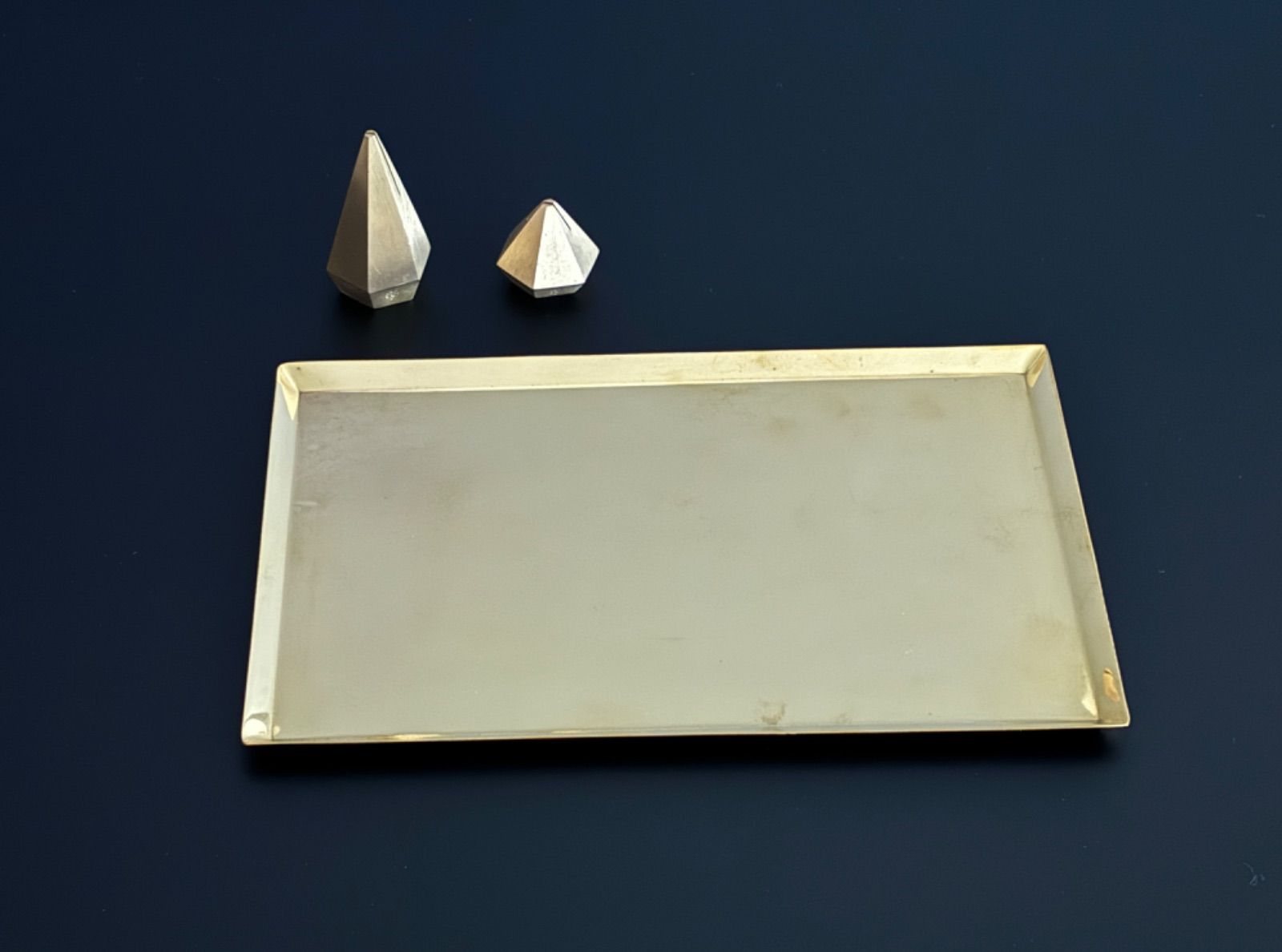 真鍮／アンティーク サイズM ソートトレー レクタングル 真鍮トレー【Mサイズ】真鍮製トレイ キャッシュトレー コイントレー 釣銭トレー つり銭受け  ペントレー 長方形 四角形 おしゃれ かっこいい シンプル ブラス ソートトレー レクタングル 小物収納 お皿 お盆 薄い 角 ...