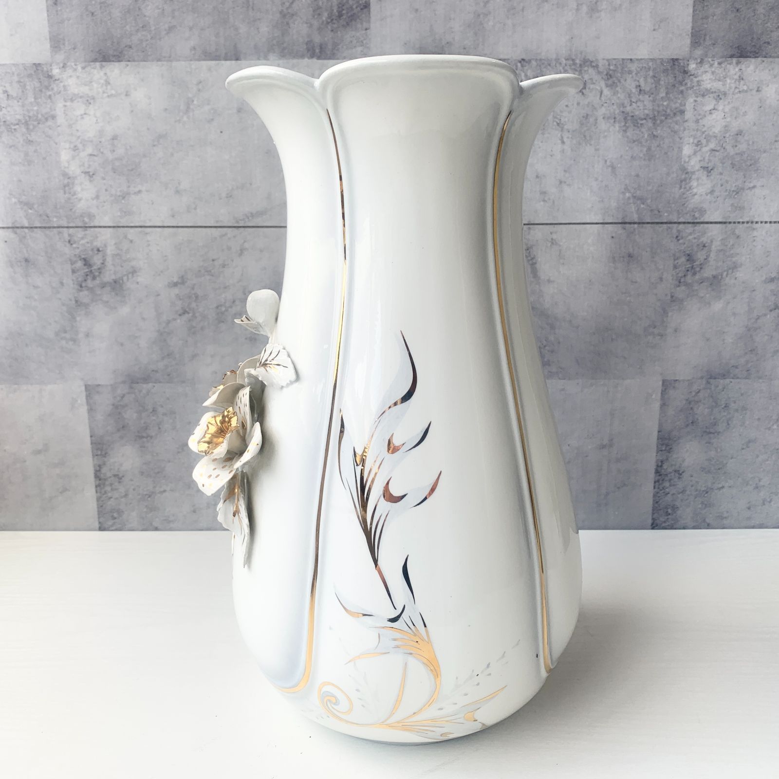 花細工 花瓶 フラワーベース 金属細工? 立体 花びら 白 ホワイト 洋風 シャビーシック インテリア オブジェ おしゃれ リビング