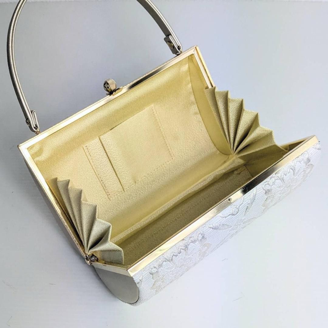 上品な白金の草履バッグセット – フォーマルな和装に最適 フリーサイズ