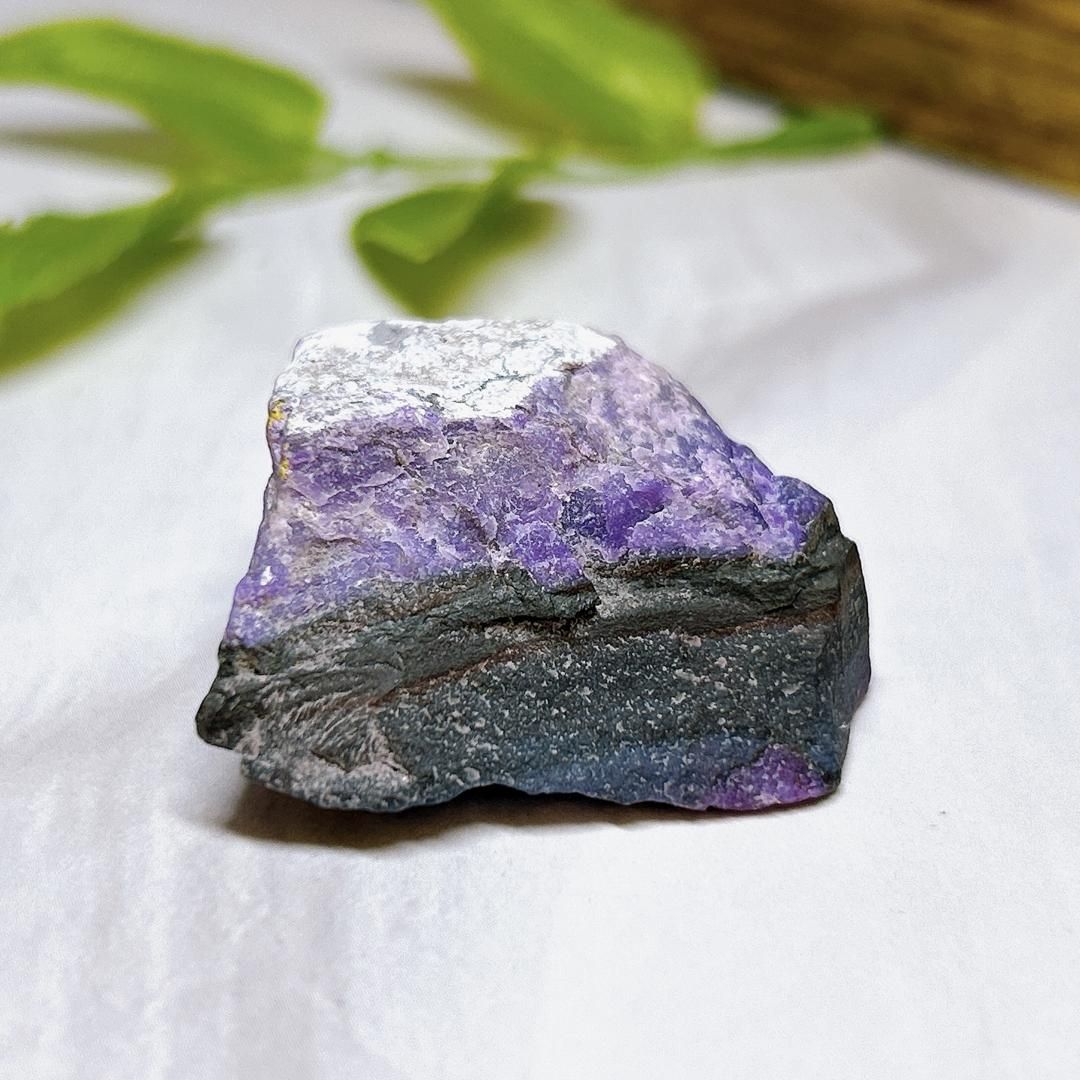 スギライト Sugilite 南アフリカ産 杉石 鉱物標本 南アフリカ産