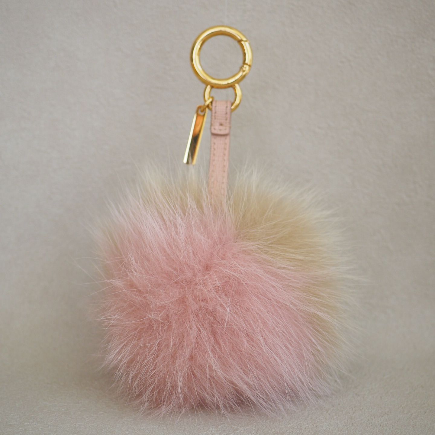 FENDI ファー キーホルダー ボンボン型　ストラップ　チャーム　ピンク　赤 フェンディ FENDI ポンポン チャーム キーホルダー ピンク