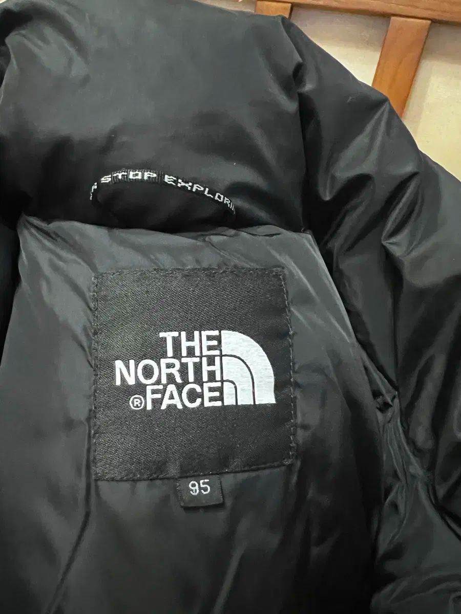 【ザノースフェイス】レディースＭダウンベスト【極美品】レッド×ブラック 95 THE NORTH FACE(ザノースフェイス) ダウンベスト レッド