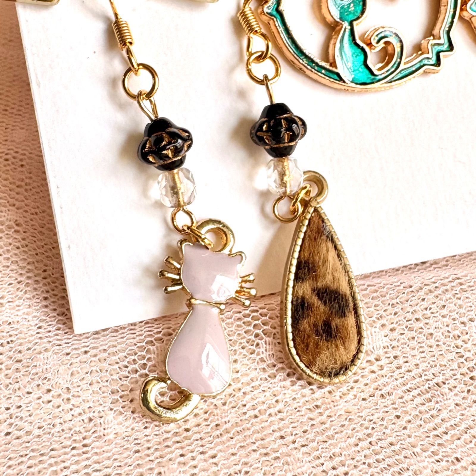 可愛い♡玉乗り傘猫ピアス F14 猫ピアス 5ペアセット!! まとめ売り SALE ネコ 安い - メルカリ