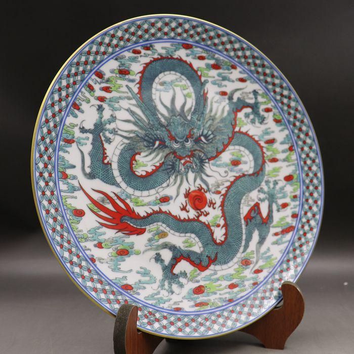 騰雲竜図の皿 装飾品 花瓶 収集品 美品 景徳鎮 陶磁器 工芸品 美術品 置物 パステル雲龍紋磁器皿 賞皿 景徳鎮 陶磁器 装飾品 現代工芸品