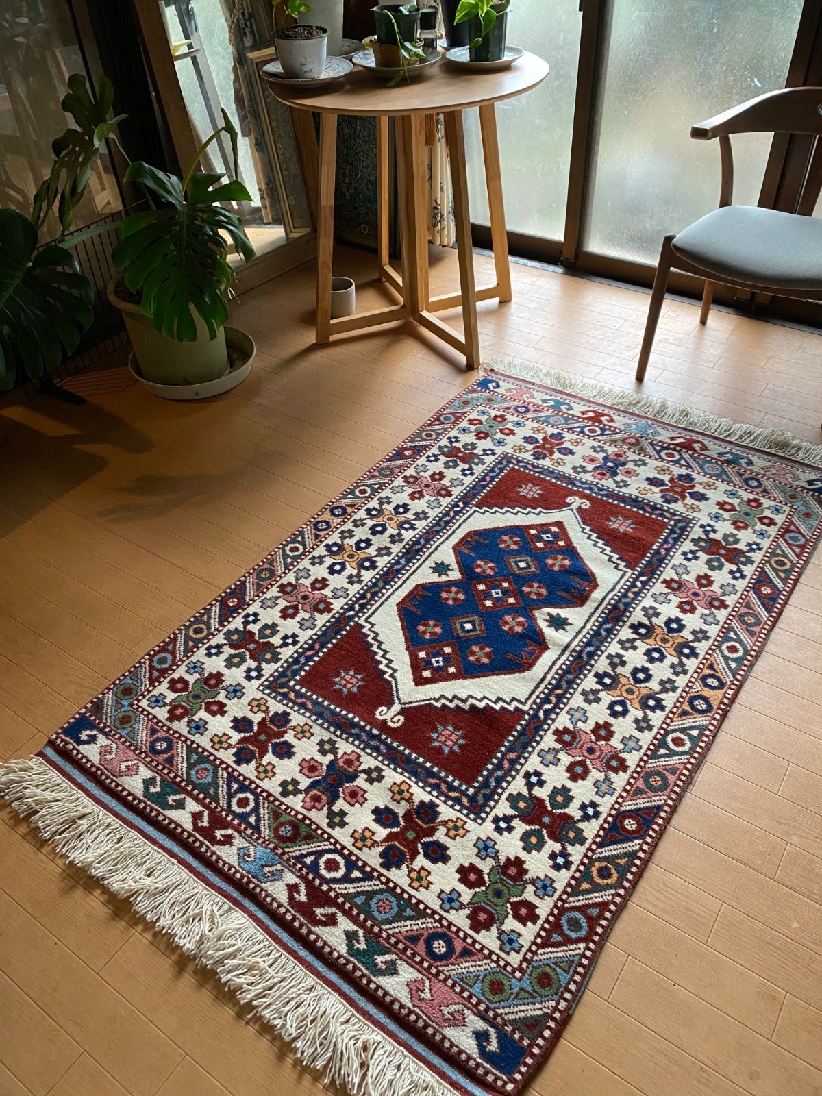 エーゲ海沿いユントダ―の手織り草木染ふわふわ厚みのある絨毯