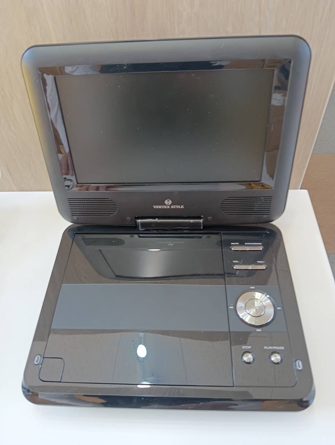 中古品】 VERTEX STYLE ポータブルDVDプレーヤー PDVD-V073 7インチ