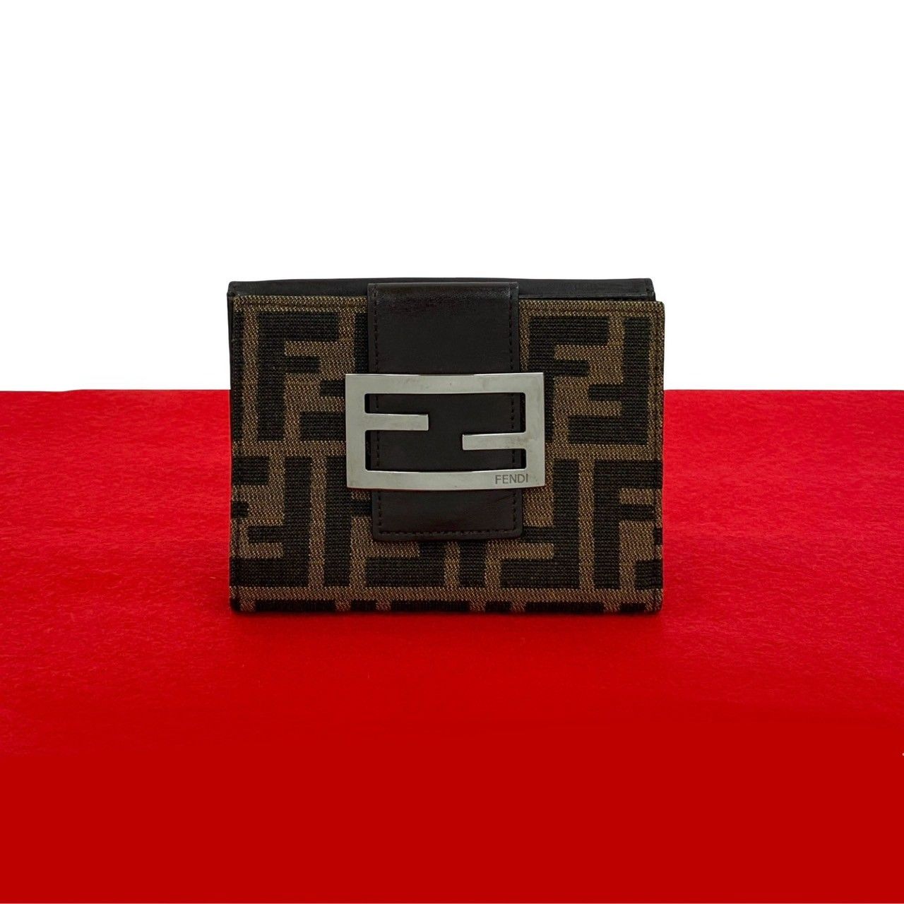 箱付き　フェンディ FENDI ズッカ柄文字盤 2000G ラウンドフェイス 楽天市場】【財布】FENDI フェンディ ズッカ ズッカ柄 ラウンド